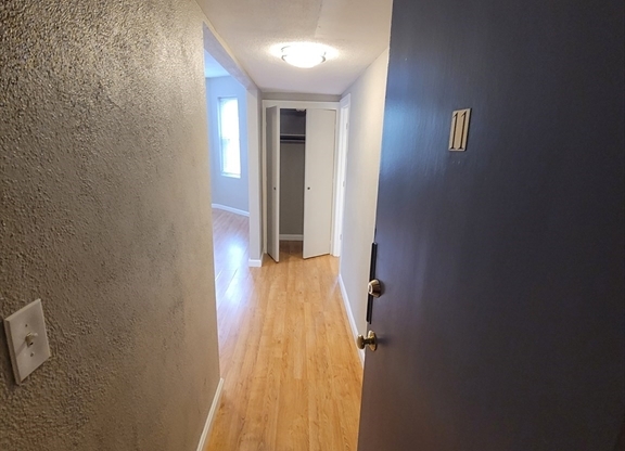 1 bed, 1 bath, $2,300, Unit BLD3-11