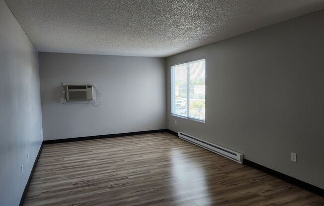 2 beds, 1 bath, 710 sqft, $1,100, Unit HH336