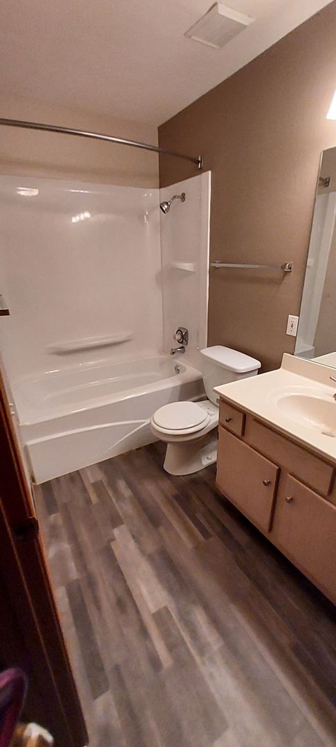 1 bed, 1 bath, 843 sqft, $1,065, Unit 51-302