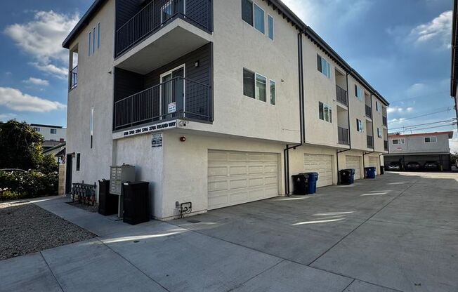 3 beds, 3 baths, $4,595, Unit 3700