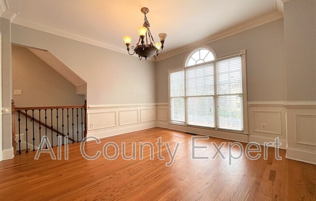 895 LENOX CT NE