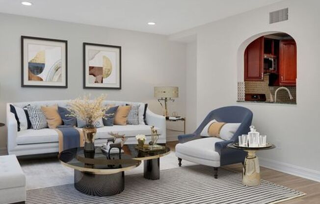 Holt Luxury Investments LLC