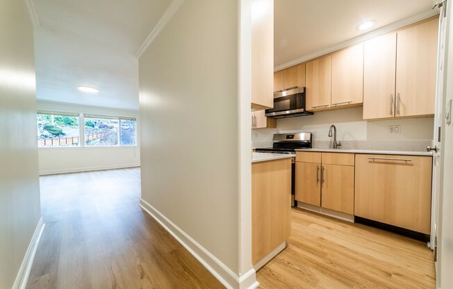 2 beds, 1 bath, 925 sqft, $2,495, Unit 102