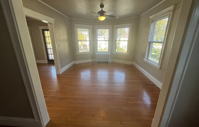 3 beds, 1 bath, 1,300 sqft, $3,200, Unit 2