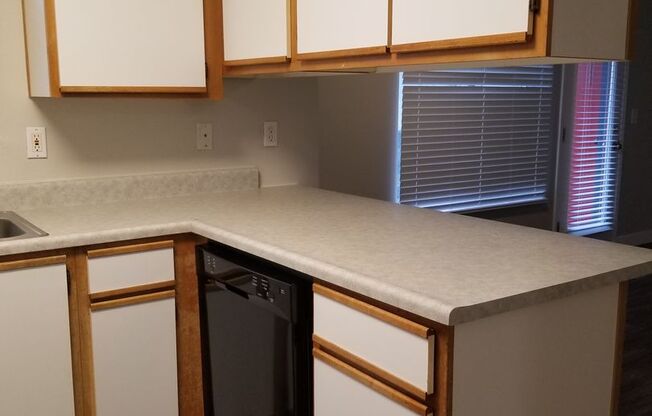 2 beds, 2 baths, 916 sqft, $1,550, Unit 243