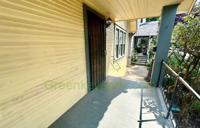 3-Bedroom, 2-Bathroom House with Attached Garage Near Belmont and SE 45th
