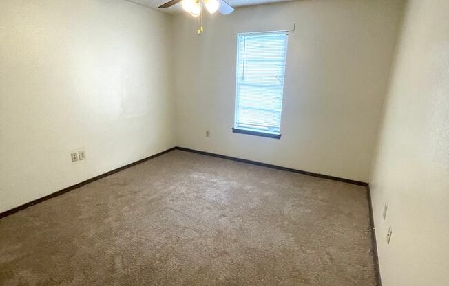 2 beds, 1 bath, $750