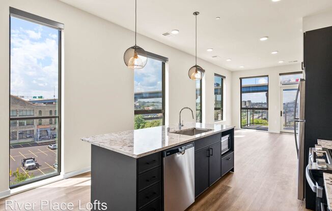 747 W Freshwater Way