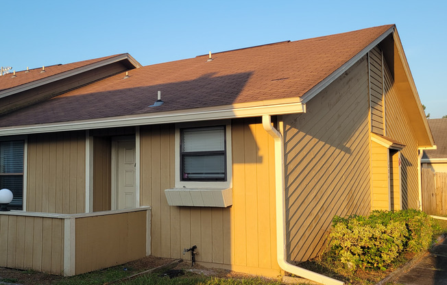 $1150 - 2/2 - Move IN Special!