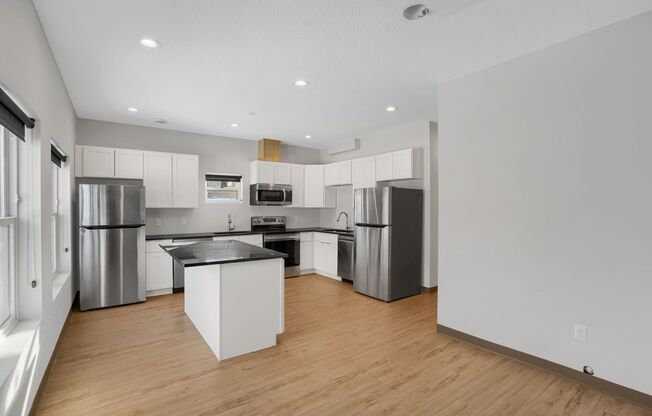 Spacious Brand New 8 Bed + 4 Bath near U of M!