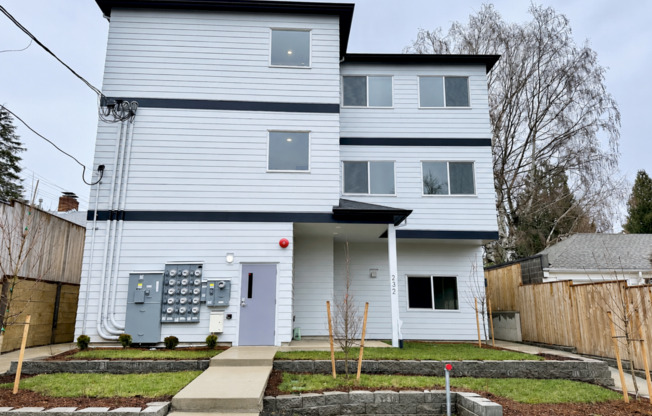 2 beds, 1 bath, 692 sqft, $1,695, Unit 105