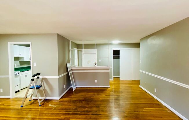 3 beds, 2 baths, $1,995, Unit Apt. 103