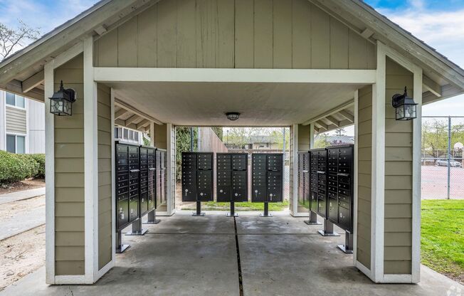 2 beds, 1 bath, 861 sqft, $1,695, Unit 23