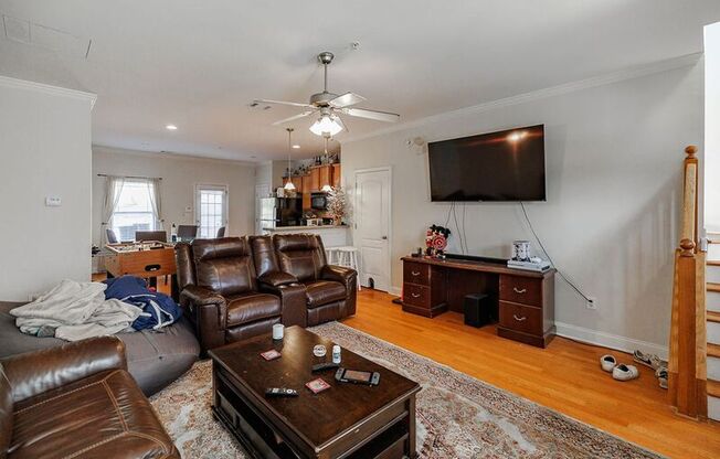 264 CTR PARK LN