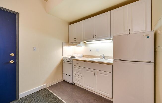 Studio, 1 bath, 325 sqft, $935, Unit 210