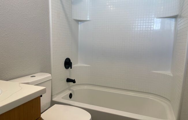 1 bed, 1 bath, 633 sqft, $2,290, Unit 800E2