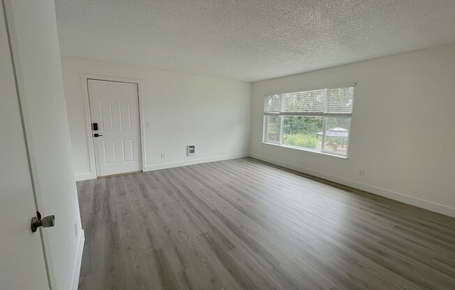 2 beds, 1 bath, 890 sqft, $1,495, Unit 15