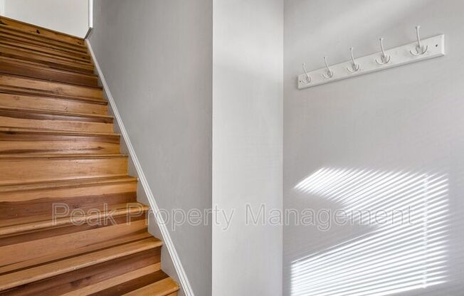 1221 PERRY ST