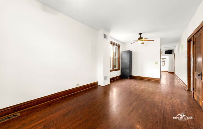 Portage Park 3-Bedroom Gem with Laundry In-unit