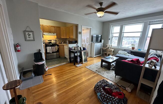 2 beds, 1 bath, $2,700, Unit 29