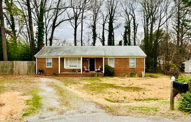 Gorgeous 3 bdrm/2 bath Home Located in North Chesterfield!