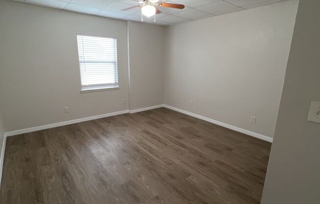 1 bed, 1 bath, 600 sqft, $1,195, Unit 215