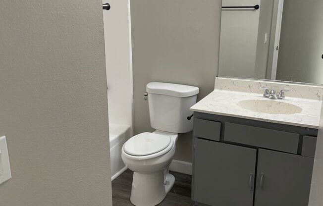 2 beds, 1 bath, 820 sqft, $1,600, Unit 503
