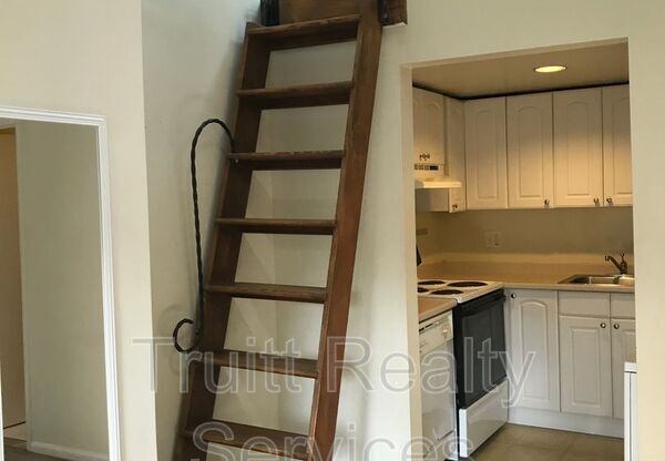 614 Elliott St N.E. #2D