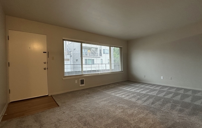 5926 FAUNTLEROY WAY SW