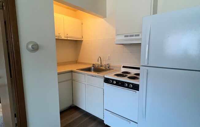 1 bed, 1 bath, 430 sqft, $825, Unit 807-13
