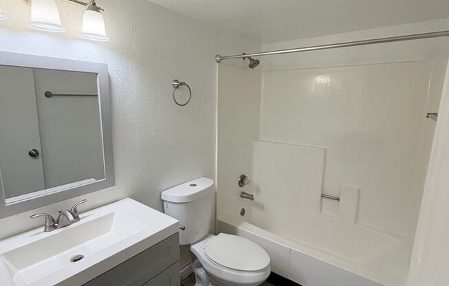 2 beds, 2 baths, 950 sqft, $1,275, Unit 201