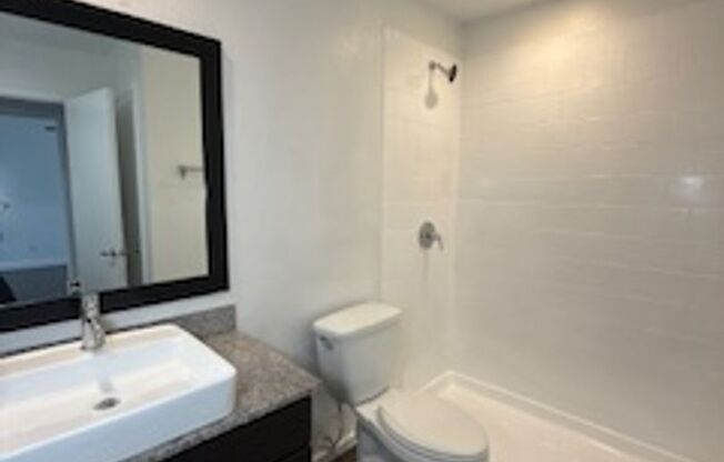 1 bed, 1 bath, 700 sqft, $995, Unit 202