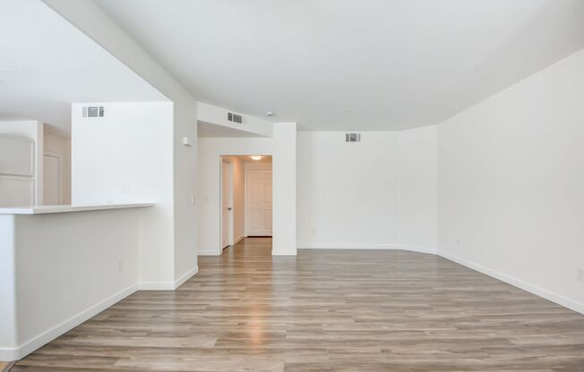 SPACIOUS 2BR/2BA IN GATED HORIZON HILLS!