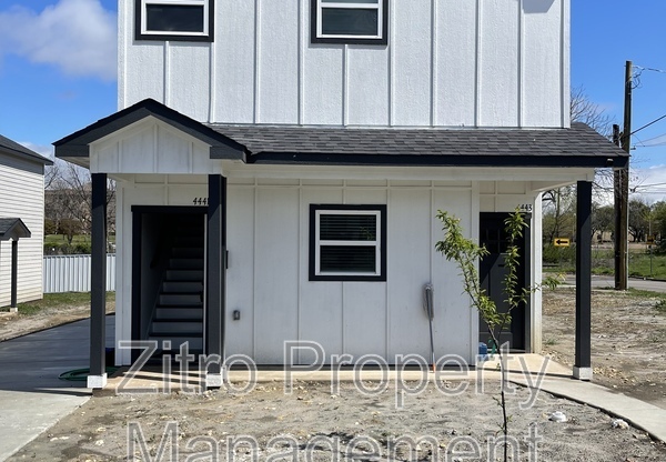 4443 WAYSIDE AVE