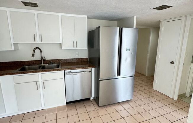 PET FRIENDLY 3 Bed, 1 Bath, 1 parking ELECTRIC INCLUDED