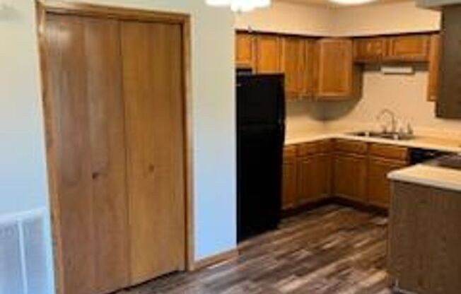 1 bed, 1 bath, 1,000 sqft, $900, Unit Unit 28