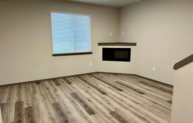 Available Now! Beautiful 3 Bedroom, 2.5 bath in Spokane Valley!