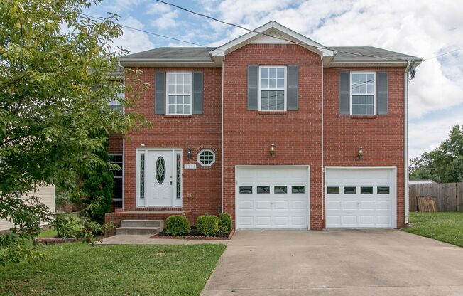 4 Bedroom Pet Friendly Home For Rent!