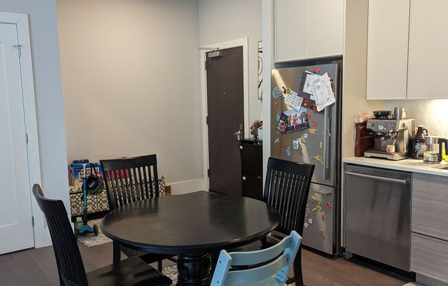 3 beds, 1 bath, 1,065 sqft, $4,160, Unit PH5