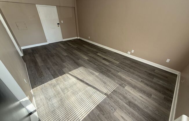 Studio, 1 bath, 400 sqft, $950, Unit #119