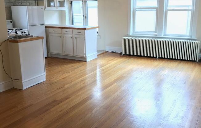 2 beds, 1 bath, $1,345, Unit 12
