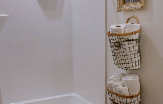 1 bed, 1 bath, 593 sqft, $1,135, Unit 434