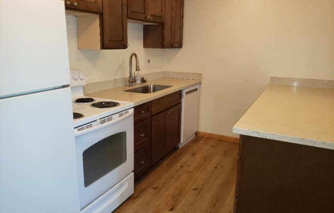 12722 76 AVE S