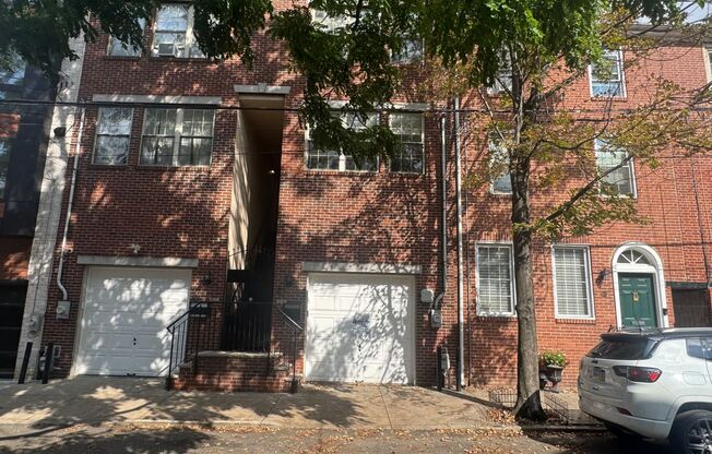 Beautiful 3 bed/2.5 bath in Northern Liberties w/ GARAGE & OUTDOOR SPACE available for a September move-in!!