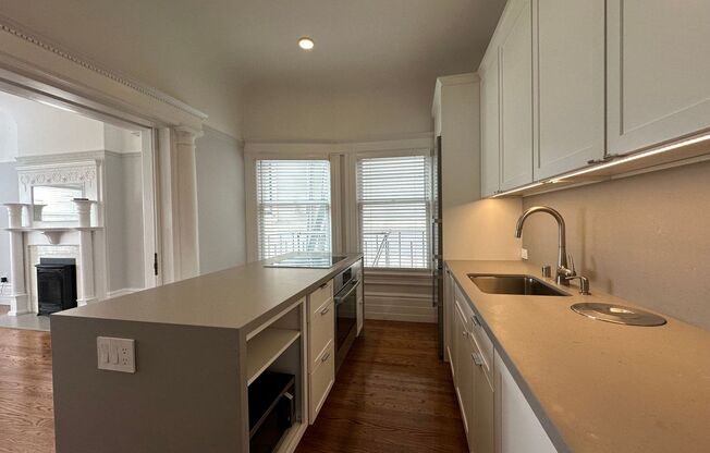Pacific Heights 2bd/1ba condo apartment with parking