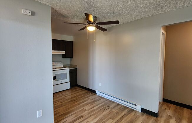 2 beds, 1 bath, 710 sqft, $1,100, Unit HH336