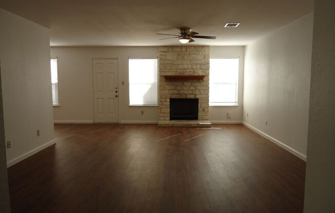 Great 3/2.5 Bath Home in Northtown Park Pflugerville