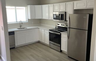 Newly Remodeled! 2 Bed 2 Bath Town-home in Central Phoenix!! Gated Comm  and Pool