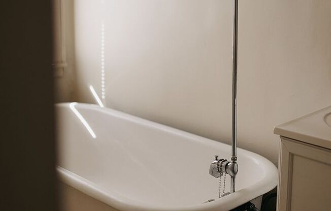 2 beds, 1 bath, 901 sqft, $1,225, Unit 307-42