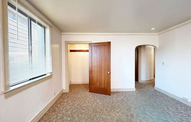1 bed, 1 bath, 648 sqft, $1,495, Unit Mayfair - 09